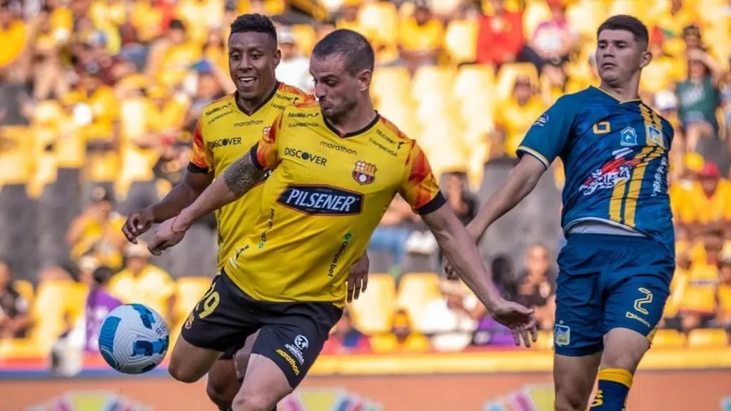 A Cristián Caamaño no le gusta Octavio Rivero para Universidad de Chile. Pidió elevar el nivel de refuerzos.