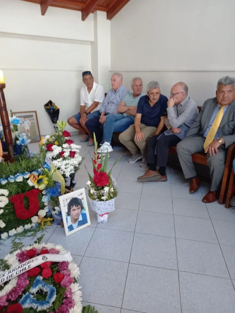 Ex compañeros dan el último adiós a Sandrino Castec (Bolavip)