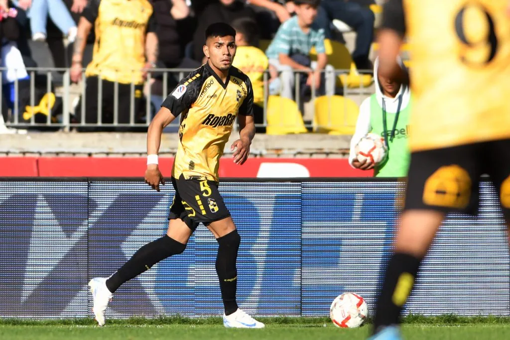 Escobar quiere romperla en la UC | Foto: Photosport