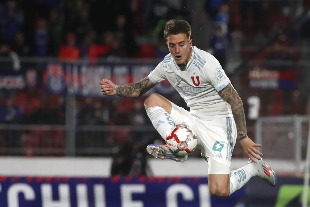 Calderón se ha ganado el cariño de los hinchas azules a punta de buenas actuaciones | FOTO: Jonnathan Oyarzun/Photosport