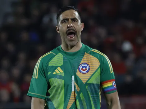 Claudio Bravo estalla en redes y ataca a programa albo