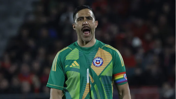 Claudio Bravo hizo sus descargos contra programa partidario albo (Foto: Andres Pina/Photosport)