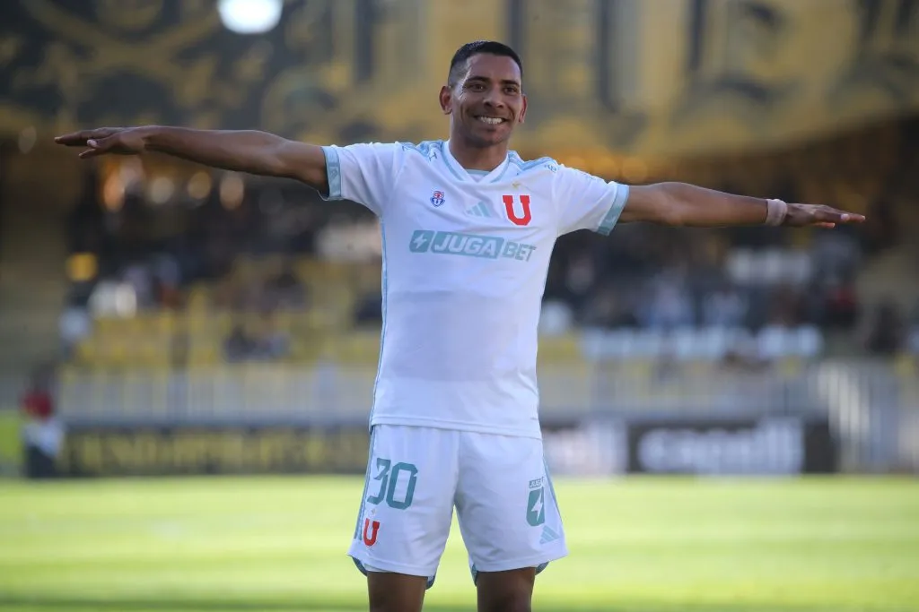 Colo Colo no descarta el fichaje de Cristian Palacios. El charrúa termina contrato con Universidad de Chile.