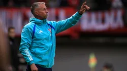 Gustavo Álvarez toma nota de la joya de Universidad de Chile.