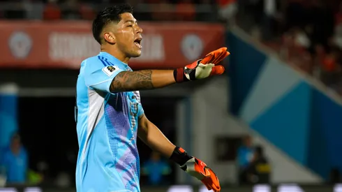 Fabián Estay aconseja a Brayan Cortés.