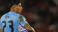 Brayan Cortés posa con nueva camiseta lejos de Colo Colo.