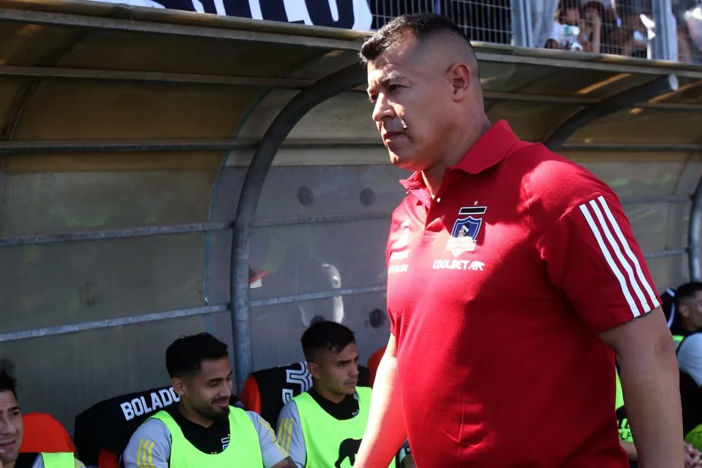 Jorge Almirón todavía no tiene refuerzos. | Foto: Photosport