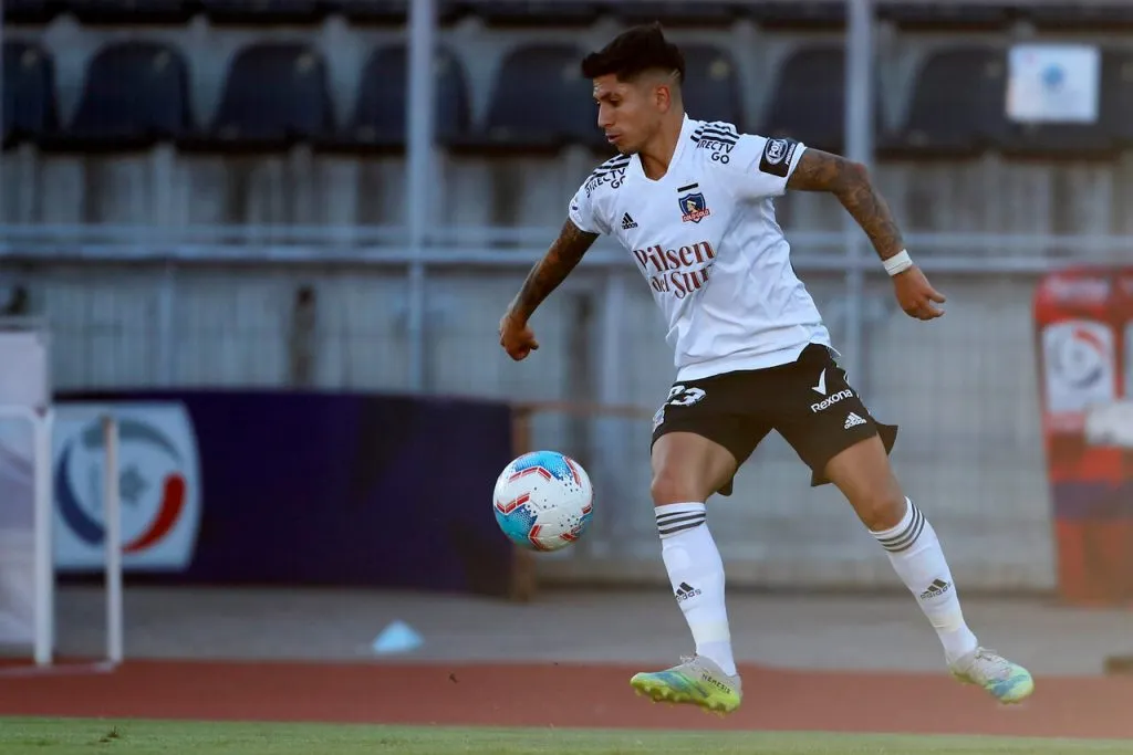 Véjar con la camiseta de Colo Colo | Foto: Photosrpot
