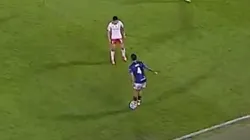 Argentino explica su jugada al estilo Yeferson Soteldo contra jugador de La Roja.