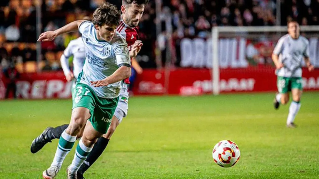 Chatiliez jugando en España. | Foto: Archivo