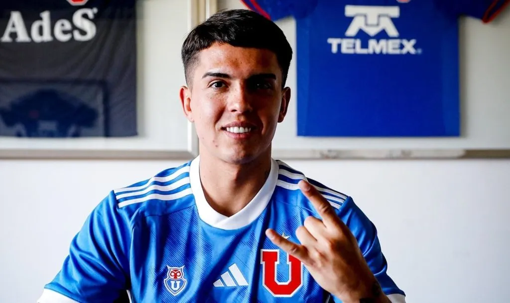 Julián Alfaro recibió la bendición de Joaquín Larrivey. Le deseó lo mejor en Universidad de Chile.