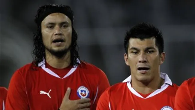 Ponce y Medel compartieron camarín en su paso por La Roja | FOTO: Archivo