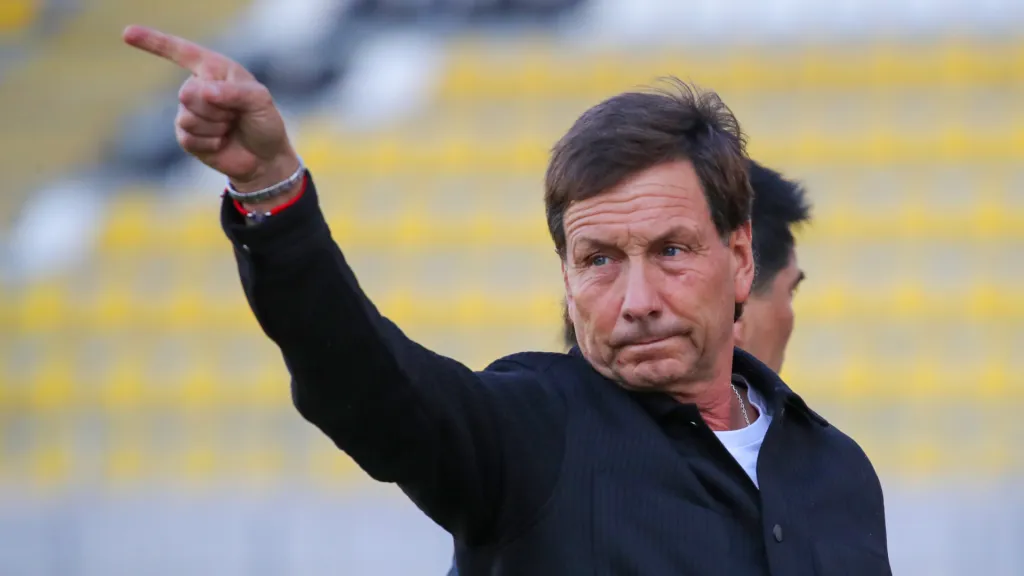 Fernando Díaz podría nuevamente ser DT de Ñublense (Foto: Photosport)