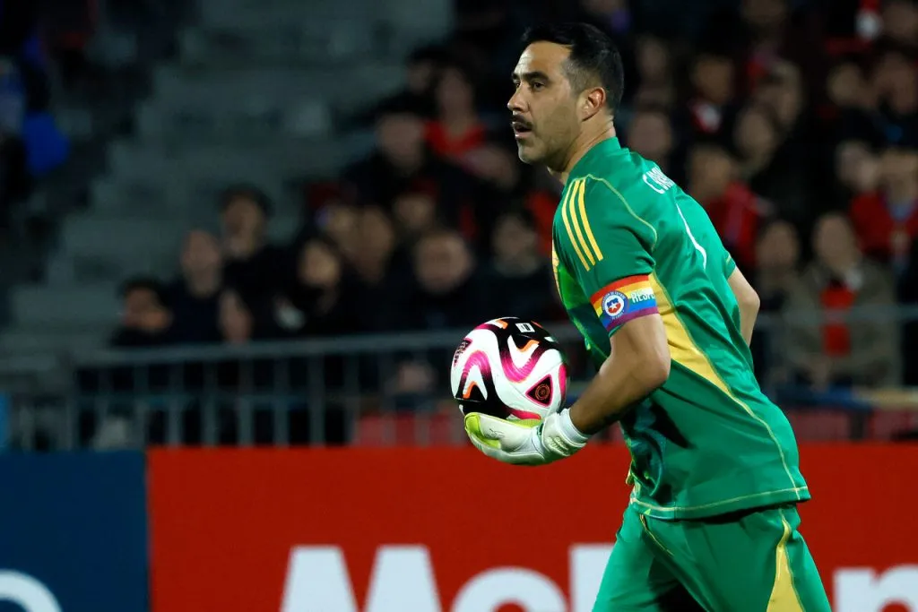 ¿Sale del retiro Claudio Bravo? | Foto: Photosport