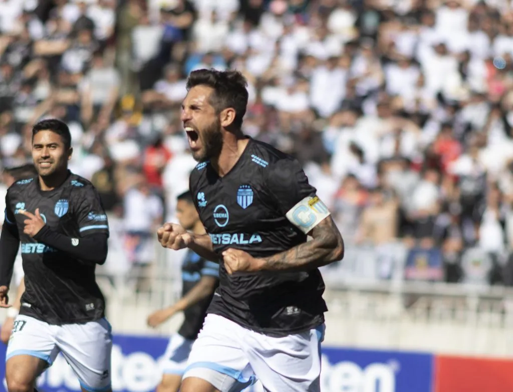 Joaquín Larrivey sigue en buena marca goleadora. Foto: (Photosport)