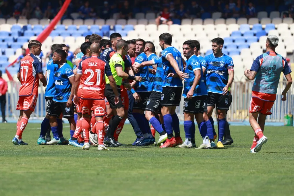 El encontrón entre Díaz y Montes dejó la grande | Foto: Photosport
