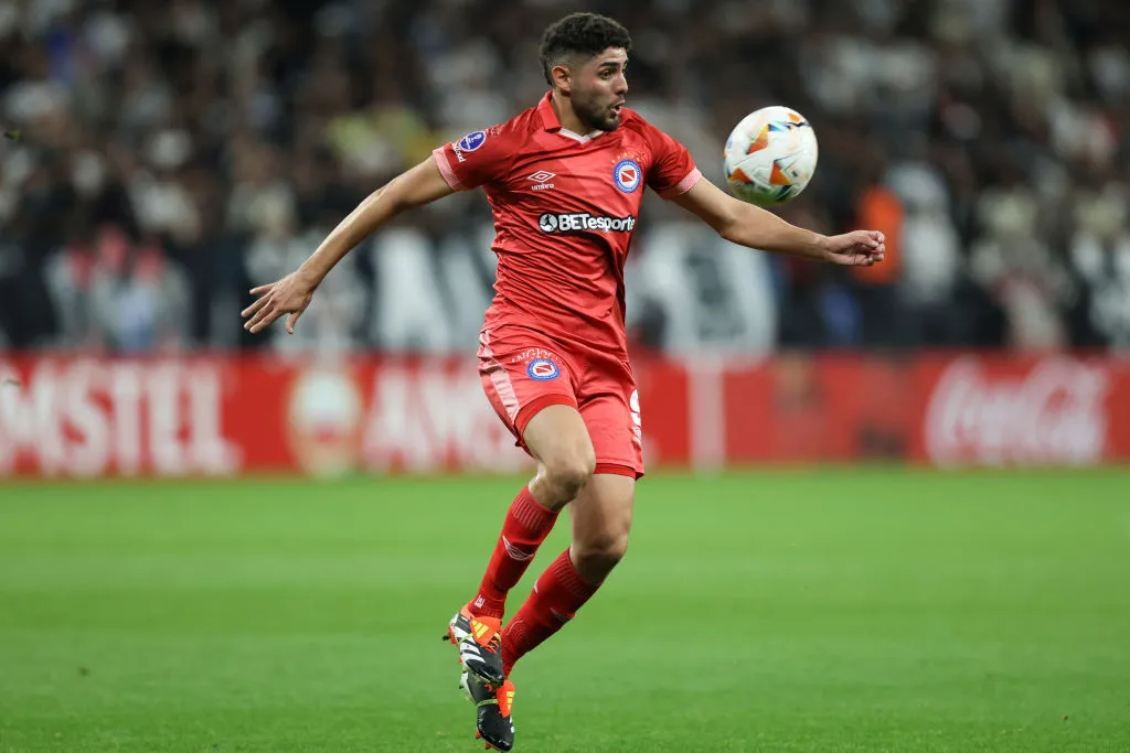 Maximiliano Romero jugando por Argentinos. | Foto: Getty Images
