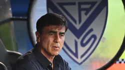 Gustavo Quinteros deja a Vélez y parte a Brasil