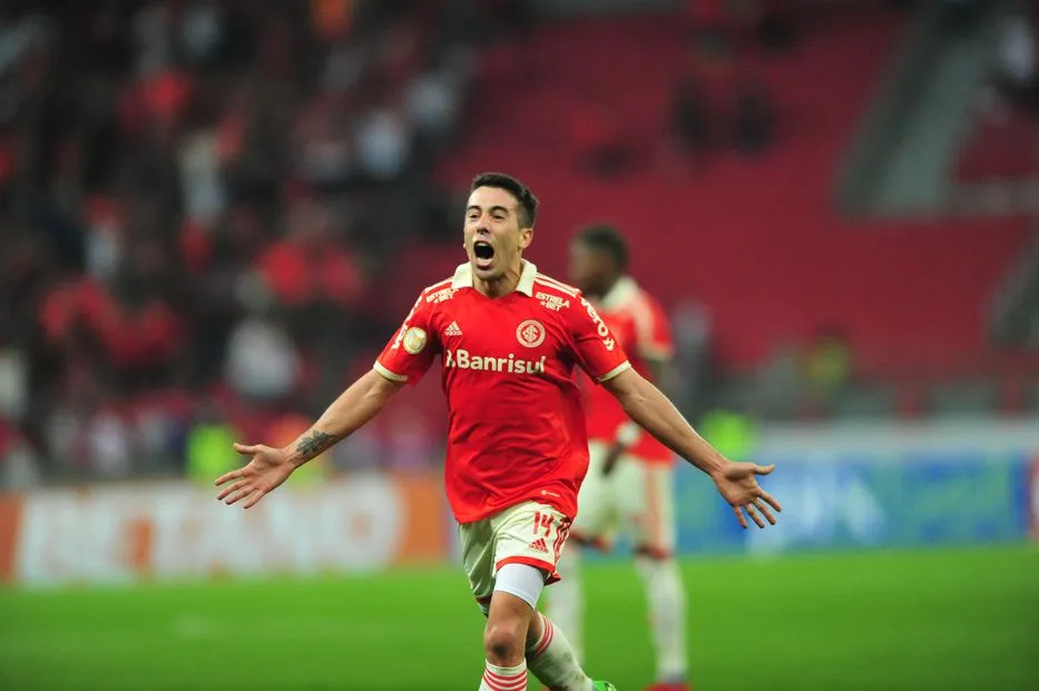 Carlos De Pena es el nuevo nombre que buscan para reforzar en Colo Colo