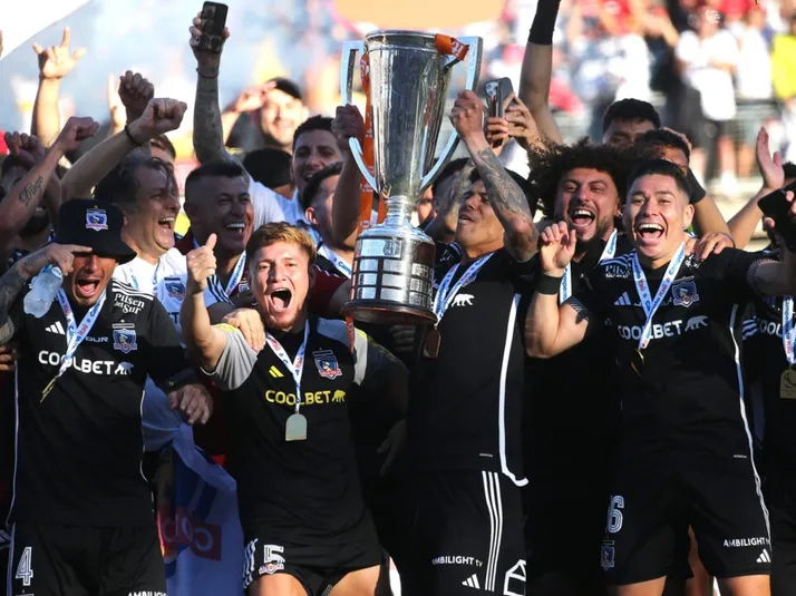 ¿Hubo quiebre? Histórico albo se va de tarro con el tema 'premios' en el Cacique