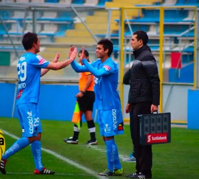 Hormazábal ingresando por Rivero en un partido del Capo de Provincia | FOTO: Photosport