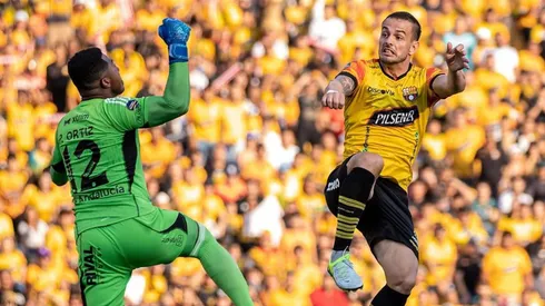 Francisco Las Heras le baja el dedo a Octavio Rivero.