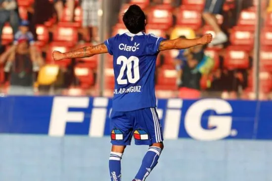 En el 2025, Aránguiz volverá a ser el “20” de la U (Archivo)