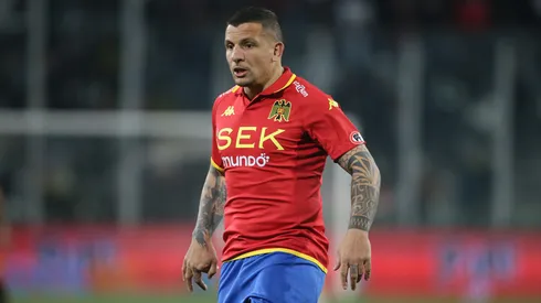 Peineta Garcés pide a Emiliano Vecchio.