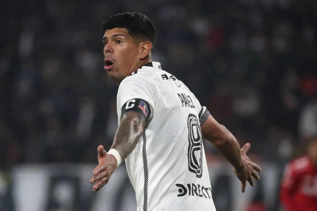 Pavez en el ojo del huracán. | Foto: Photosport