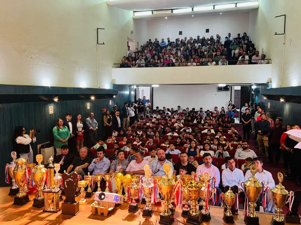 Así fue la jornada que se vivió en el Teatro Municipal de Longaví.