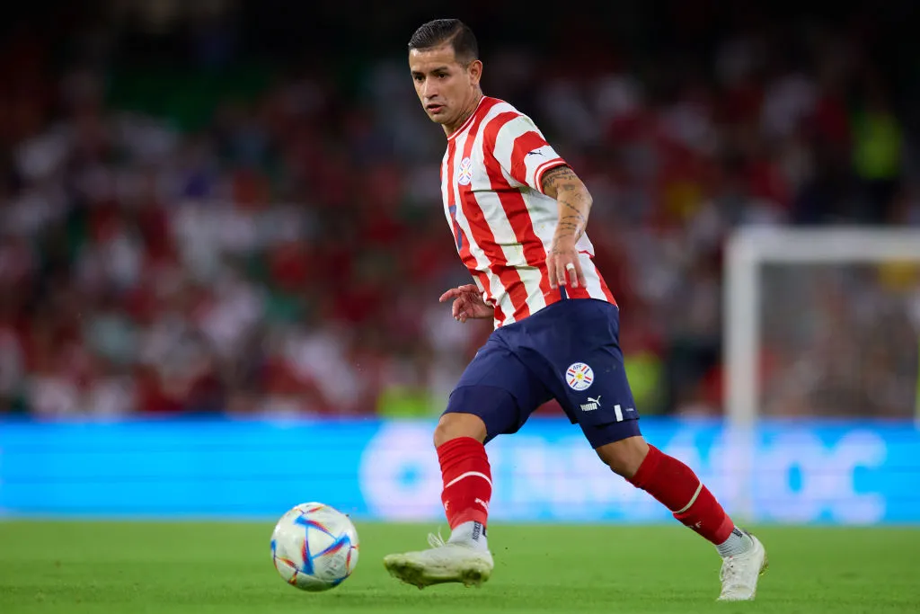 Seleccionado paraguayo no llegaría al Cacique. | Foto: Getty Images