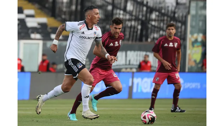 Lucas Barrios anuncia su retiro definitivo del fútbol profesional.