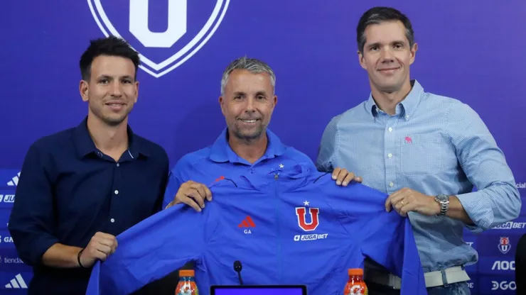 ¿Impone jugadores? Clark responde a la polémica de los últimos días