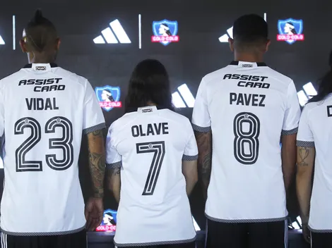 FOTO: Figuras de Colo Colo posan con la nueva camiseta 2025