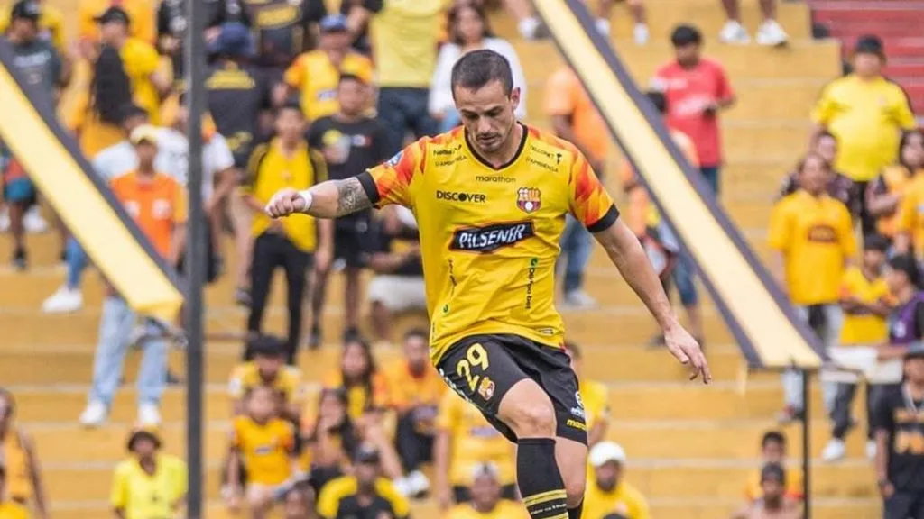 Octavio Rivero se aleja de Universidad de Chile. Solucionó su conflicto con Barcelona.