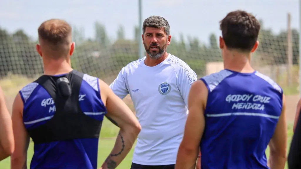 Ernesto Pedernera informa que Godoy Cruz busca centrodelantero tras partida de Salomón Rodríguez. (Foto: Godoy Cruz)