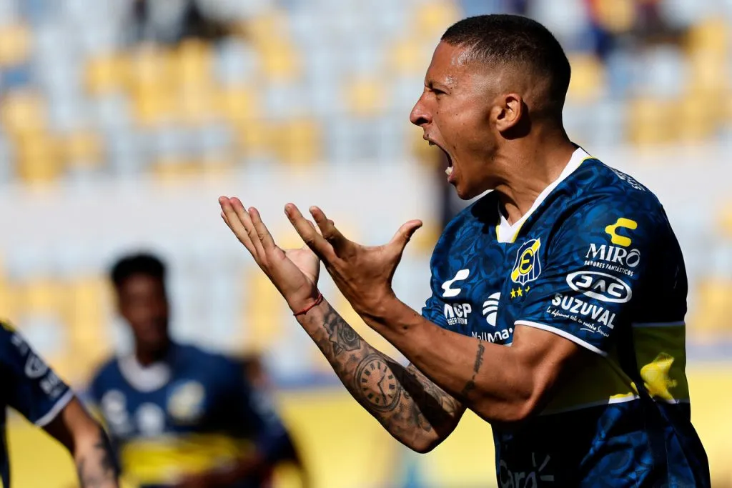 La UC y Unión Española se pelean por Méndez | Foto: Photosport