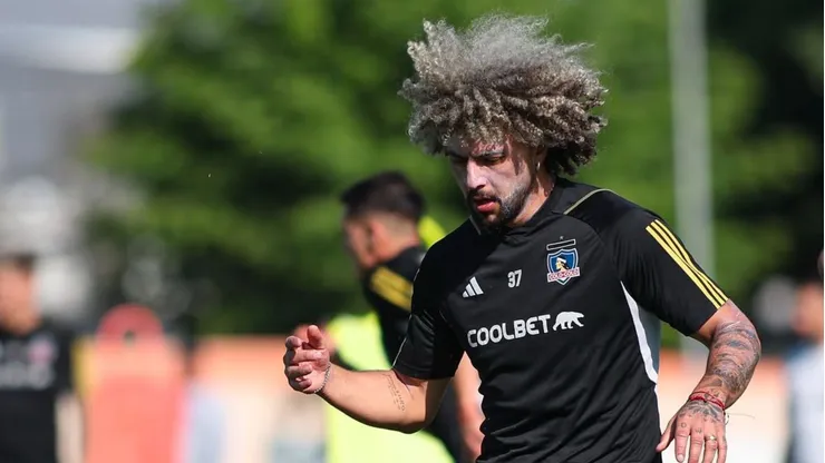 Maximiliano Falcón se enemista con los históricos de Colo Colo. (Foto: @colocolooficial)
