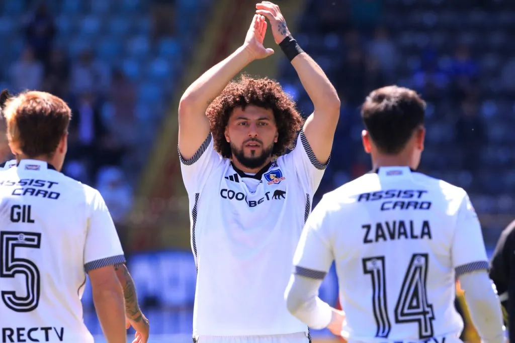 Si se va Falcón, Colo Colo buscará a dos centrales según Fouillioux. | Foto: Photosport