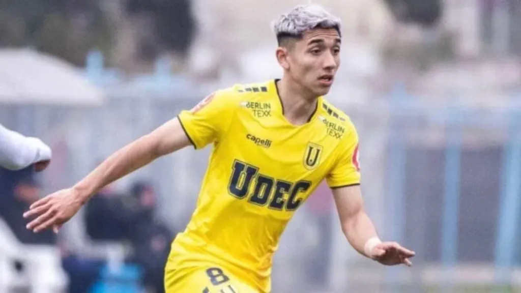 Jeison Fuentealba dejará Universidad de Chile para jugar a préstamo en Universidad de Concepción.