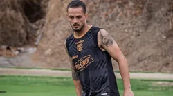 ¿Se va Rivero? Barcelona presenta a un mundialista como nuevo delantero