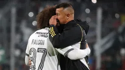 Jorge Almirón desea que Maximiliano Falcón siga en Colo Colo. (Foto: Photosport)