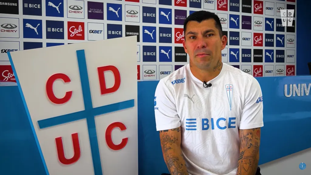 Gary Medel fue anunciado como nuevo refuerzo de Universidad Católica.