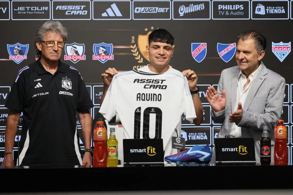 Claudio Aquino fue presentado con la camiseta número ’10’ en Colo Colo. (Foto: Dragomir Yankovic/Photosport)