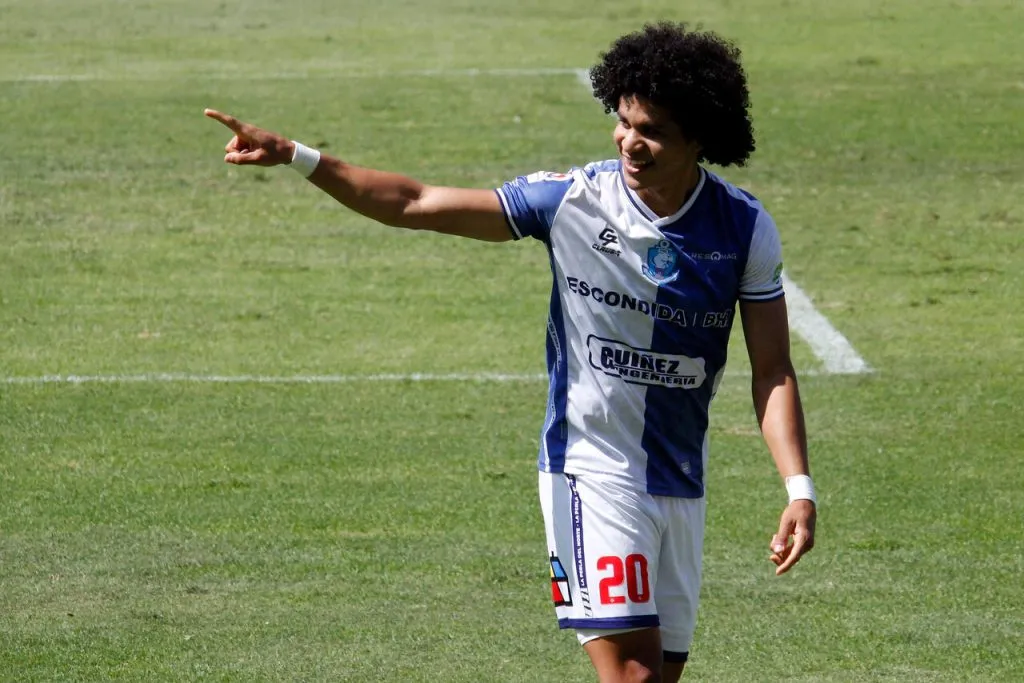 Bello será el cuarto refuerzo de la UC | Foto: Photosport