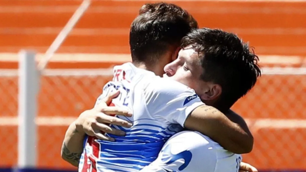Parot y BAuonanotte celebrando un gol en la UC | FOTO: Cruzados