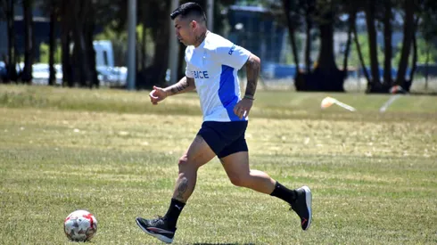 Gary Medel ya entrena con Universidad Católica en Uruguay. (Foto: Cruzados)