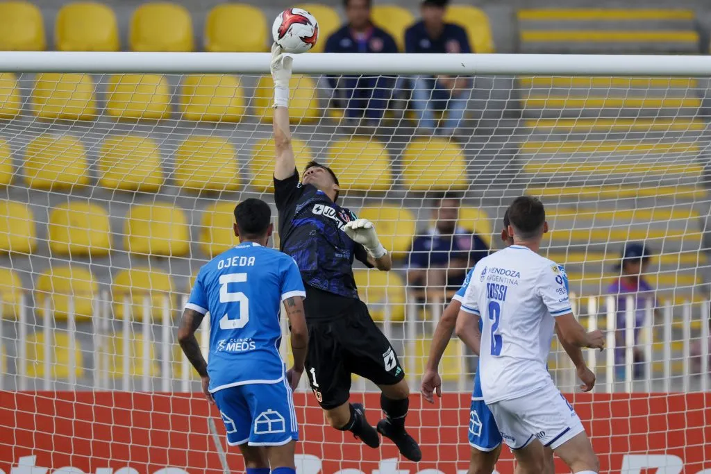 Cristopher Toselli volvió a la titularidad en la U y se refirió a la llegada de Gonzalo Montes