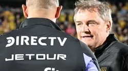 El técnico de Peñarol cambió a todo su equipo de un tiempo a otro