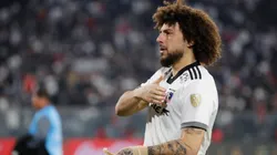 Peluca emite palabras.